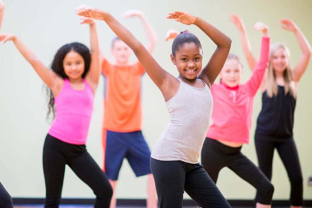 آموزش زبان انگلیسی به کودکان با رقص